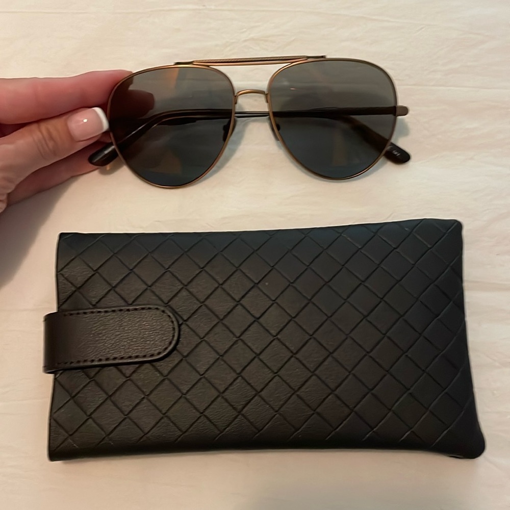 Bottega Veneta Sunglasses with case - unisex